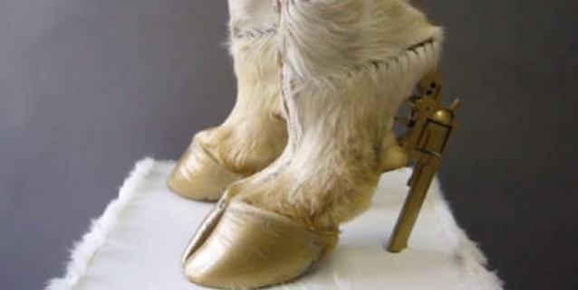 Zapatos del horror: hechos con pezuñas y patas de animales 