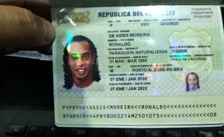 ronaldinho pasaporte falso