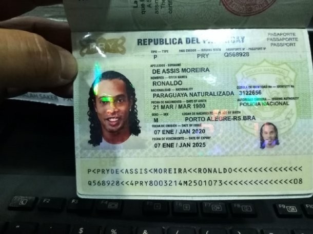 ronaldinho pasaporte falso