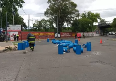 camion-barriles-toxicos-barracas