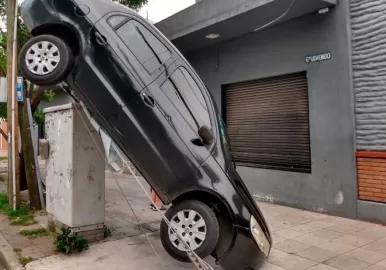 choque-lanus-poste-luz