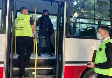 mujer-escupio-colectivero-la-plata