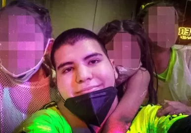 hombre acosador bailarinas