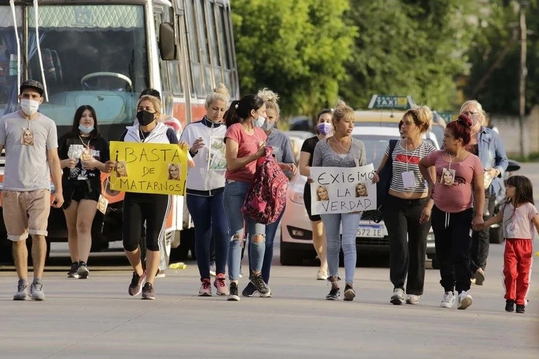 Femicidio de Nancy Videal: amigos y vecinos marchan pidiendo justicia en Ingeniero Budge | InfoVeloz.com