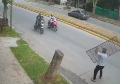 detuvo a motochorros con reja