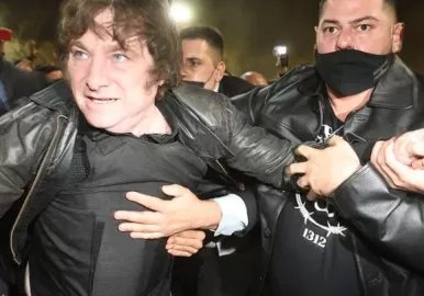 Javier Milei chaleco anti balac