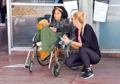 Una mujer con discapacidad fue abandonada en la terminal de micros de Santa Fe. (Foto: Diario UNO)