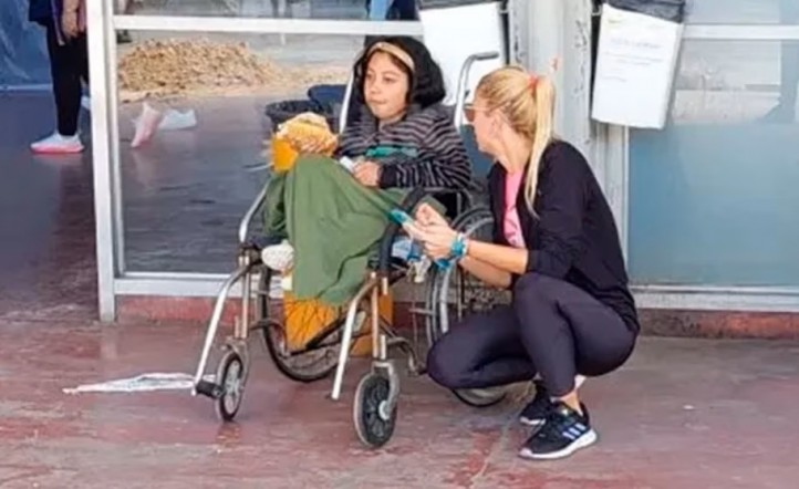 Una mujer con discapacidad fue abandonada en la terminal de micros de Santa Fe. (Foto: Diario UNO)