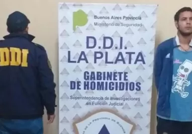 EMPUJÓ A SU NOVIA POR EL BALCON