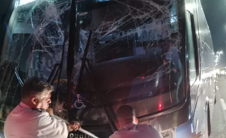 Así quedó el micro de Racing. (Foto: gentileza ESPN)