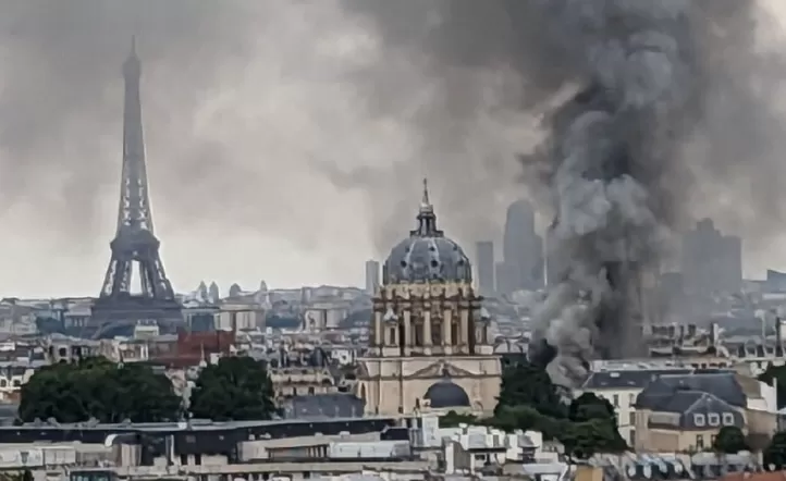 Incendio en París -  Foto: Twitter