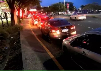 filas para cargar nafta