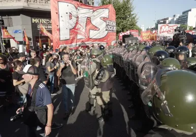 piqueteros ley omnibus congreso