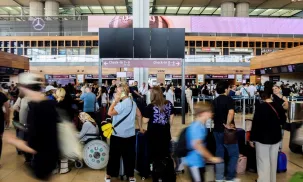 CAOS EN EL AEROPUERTO - FOTO: CLARÍN