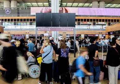 CAOS EN EL AEROPUERTO - FOTO: CLARÍN