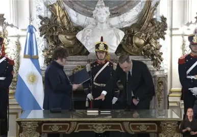 javier milei manuel adorni