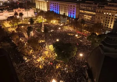 plaza de mayo indio